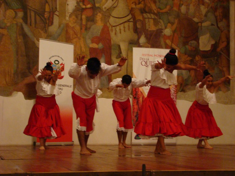 Esibizione di danza peruviane